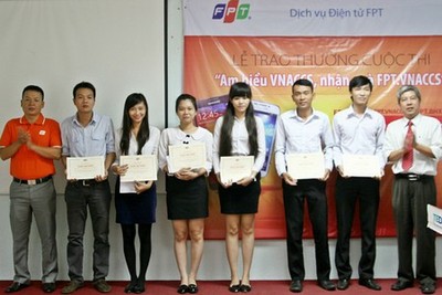 Trao thưởng tại Trung tâm Dịch vụ điện tử miền Nam