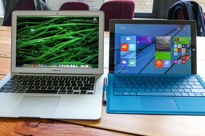 MacBook Air (trái) và Surface Pro 3 đọ dáng.