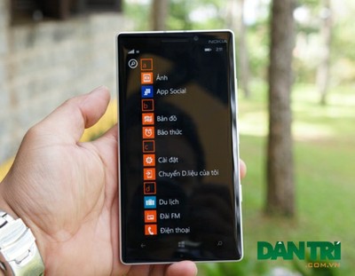 Máy sử dụng Windows Phone 8.1 mới nhất của Microsoft.
