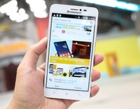 Lenovo ra smartphone tầm trung thời trang S850