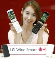 LG trình làng smartphone có thiết kế nắp gập cổ điển