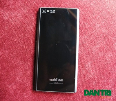 Mặt sau là lớp kính cường lực Gorilla Glass 3