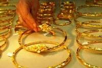 Chênh lệch giá vàng co tiếp về 3 triệu đồng/lượng 