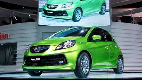 Giữa vòng vây ô tô giá rẻ, dân Việt đừng tưởng bở