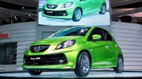 Giữa vòng vây ô tô giá rẻ, dân Việt đừng tưởng bở