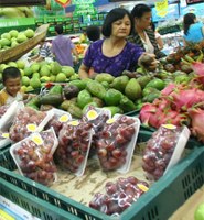 Lo trái cây nhập khẩu tẩm chất độc, nhiều người ngừng ăn 