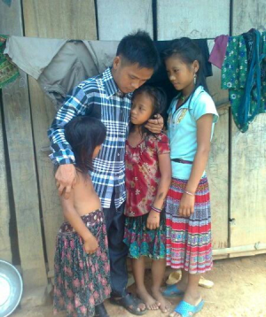 Sau hơn 2 năm lưu lạc, Lý Mí Na cũng đã được đoàn tụ với gia đình.