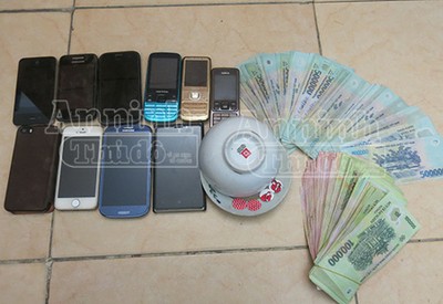 Tang vật thu giữ tại sới bạc