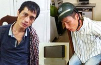 Hà Nội: Cảnh sát giao thông bắt 2 tên cướp giật trên đường