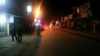 Công an phong tỏa hiện trường, truy tìm dấu vết hung thủ
