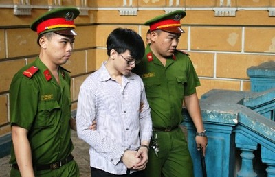Không ai có thể tin rằng sau gương mặt non choẹt này là  một gã sát thủ máu lạnh