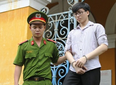 Được thoát án tử nhưng lương tâm Phú sẽ day dứt mãi về mối tình mà mình gây nên cái chết oan nghiệt