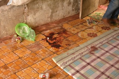 Vết máu của nạn nhân tại hiện trường