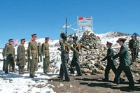 Binh sĩ Trung Quốc, Ấn Độ đối đầu tại Himalaya