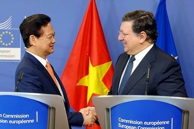 Thủ tướng Nguyễn Tấn Dũng và Chủ tịch Ủy ban châu Âu Manuel Barroso. Ảnh: VGP/Nhật Bắc