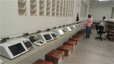 Các máy bỏ phiếu điện tử đã được chuẩn bị sẵn sàng