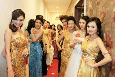 Hậu trường các người đẹp tham dự Nữ hoàng nhan sắc VN.