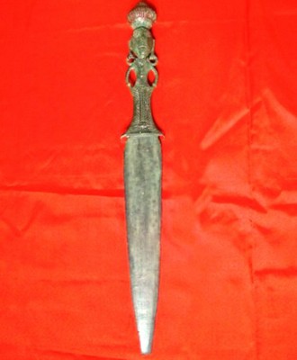 Trống đồng Cẩm Giang với việc tạo những khối vịt ở rìa mặt tạo nét riêng và độc đáo