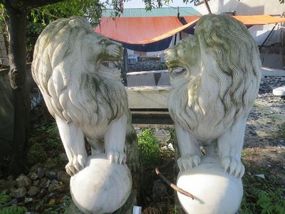 Hầu hết các cơ sở chuyển sang sản xuất lăng mộ, cuốn thư…