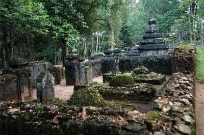 Nghĩa trang thái giám hiu quạnh trong chùa Từ Hiếu