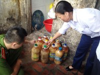 Hà Nội: Kinh hoàng xưởng sản xuất hơn 1.000 lít mỡ lợn không rõ nguồn gốc
