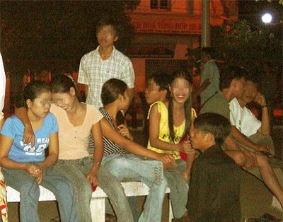 Kỳ lạ “chợ tình osin” giữa Sài Gòn 2