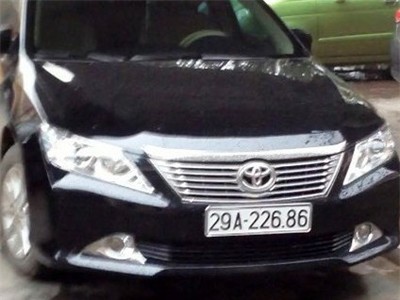 Hai chiếc xe máy biển số giả của