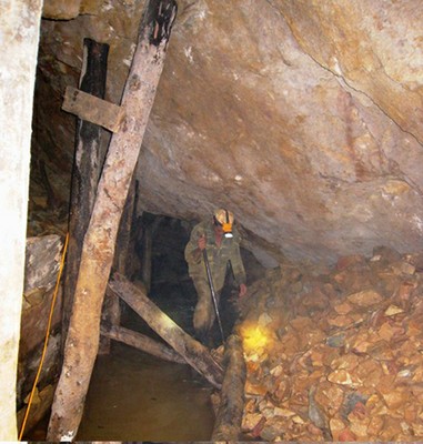 Hầm xuống cấp nhưng hàng chục người vẫn treo tính mạng với giấc mơ trúng vàng, đổi đời