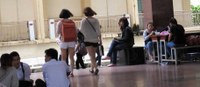 Yêu cầu sinh viên chỉ được mặc quần âu, áo phông có cổ