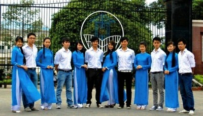 Đồng phục sinh viên Đại học Ngân hàng TPHCM