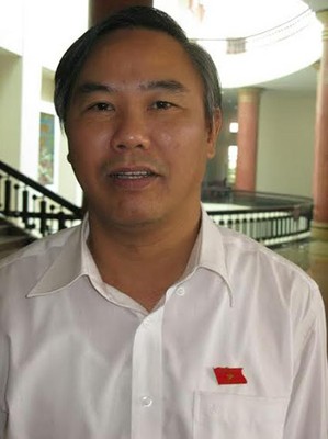Đại biểu Phùng Đức Tiến
