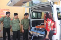 Lãnh đạo Tổng cục Hậu cần - Kỹ thuật kiểm tra chất lượng xe ô tô cứu thương