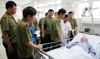 Thứ trưởng Thường trực Đặng Văn Hiếu thăm, tặng quà thương binh
